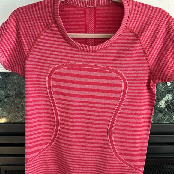 Lululemon Swiftly Tech Short Sleeve Crew Heathered Berry Rumble size 8 - Picture 3 of 7